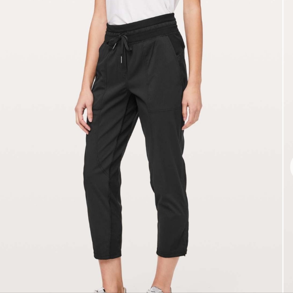 Lululemon Dance Studio Crop *25" Black like new